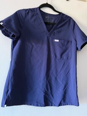 FIGS Small Navy Catarina  1 pocket scrub top style #fw1000, RN#142256, po #3477